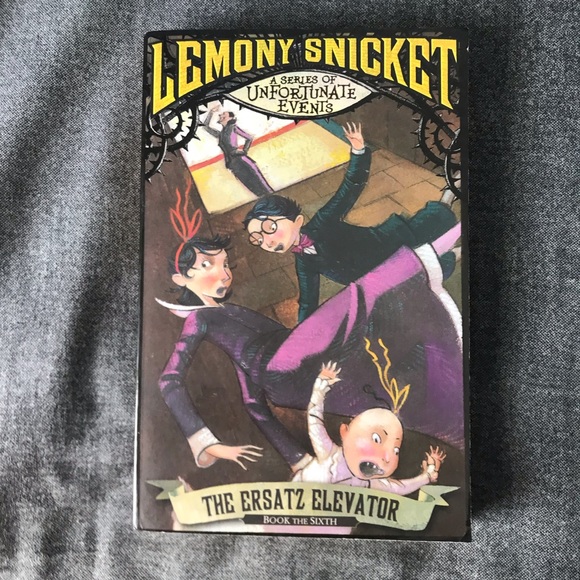 Bundle of 10 Lemony Snicket — A Series of Unfortunate Events Books - Picture 12 of 13